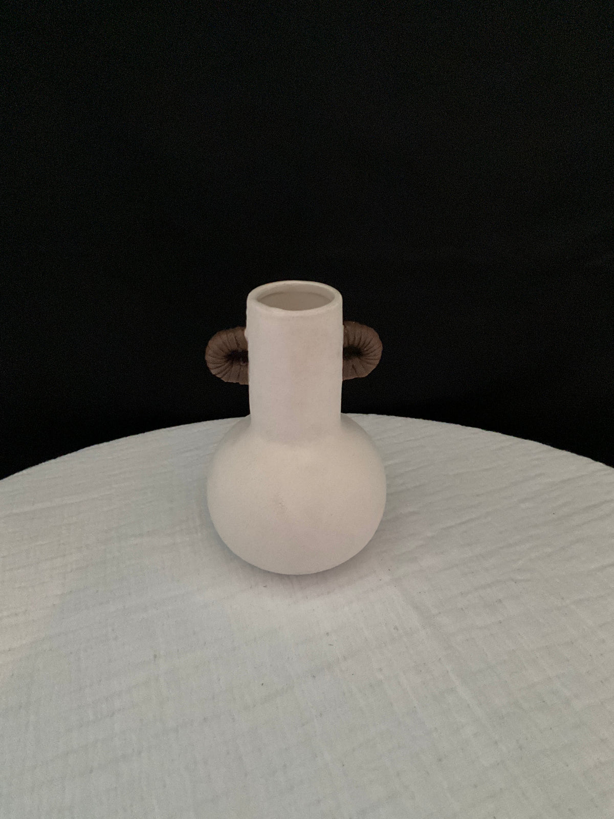 Jarrón pequeño crema con café