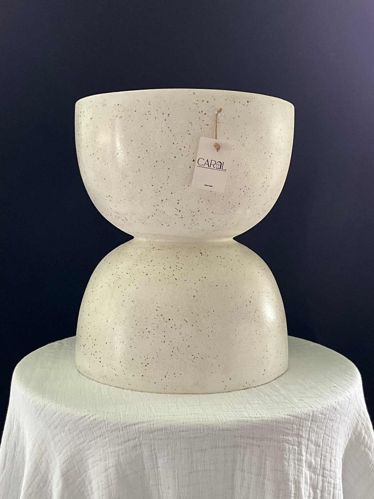 Mesa de soporte tipo reloj de arena
