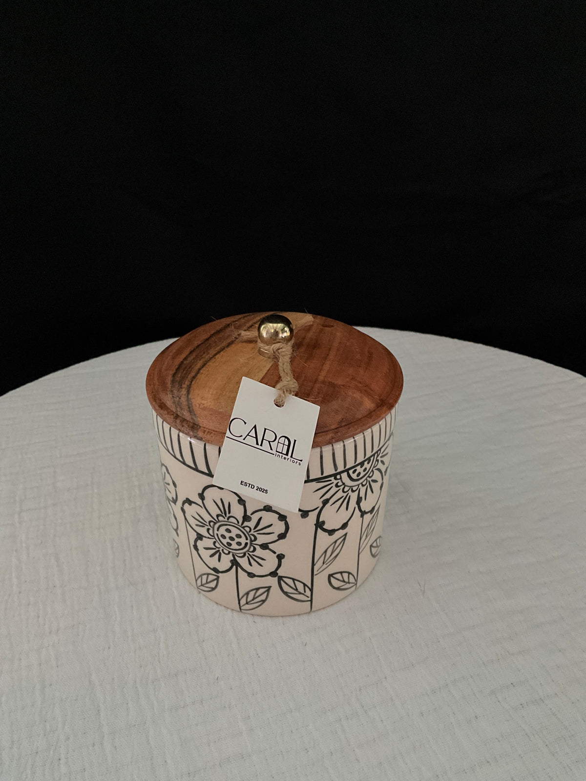Recipiente de cerámica floreado pequeño
