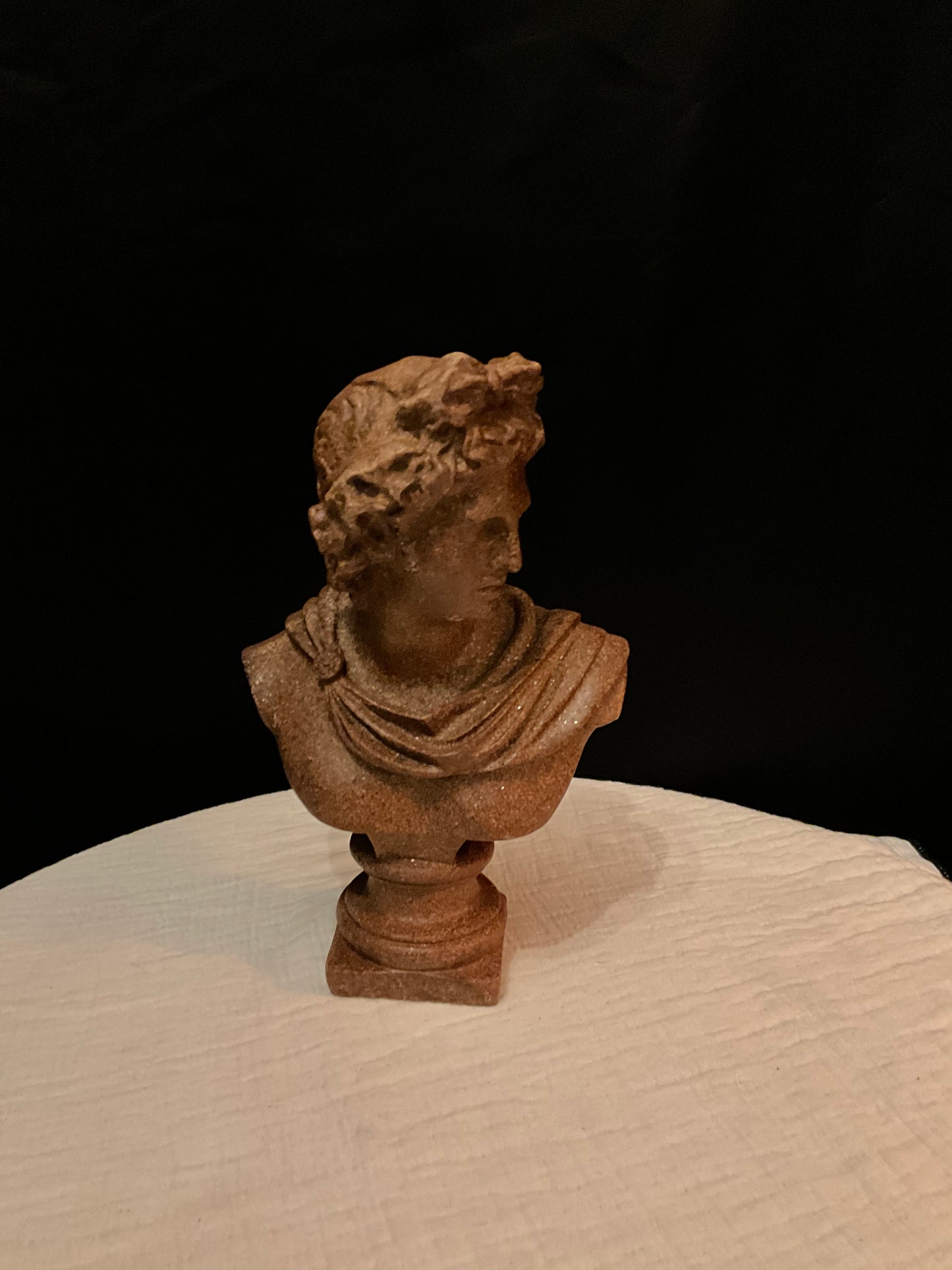 Estatua hombre griego café