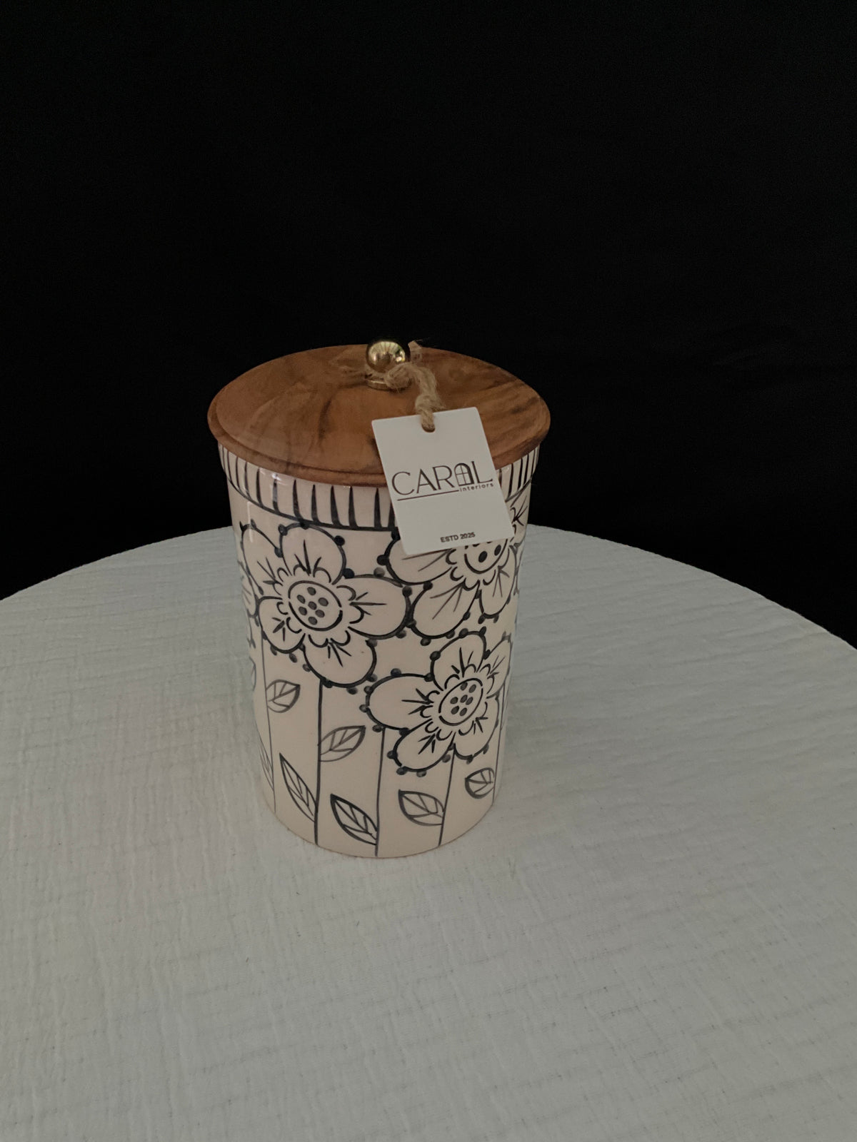 Recipiente de cerámica floreado