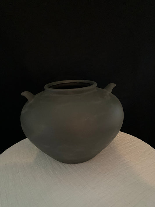 Jarrón gris oscuro
